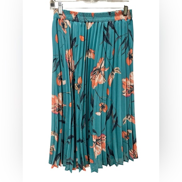 a new day Dresses & Skirts - A New Day Pleated Floral Skirt Small
